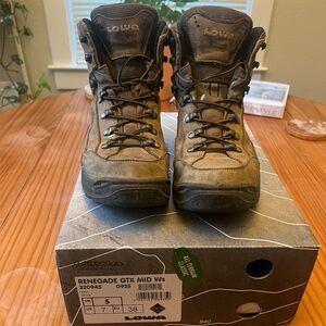 Lowa Renegade Gore-Tex Mid Women’s Hiking Boots